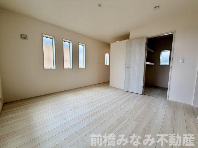 【新築】前橋市亀里町第１　２号棟(全３棟)　リーブルガーデン　新築建売分譲の洋室|きれいな洋室です