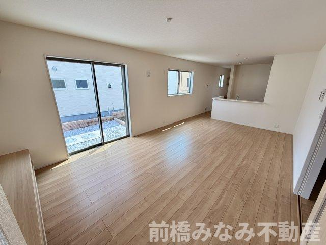 【新築】前橋市亀里町第１　１号棟(全３棟)　リーブルガーデン　新築建売分譲の居間・リビング|こちらのリビングで趣味の時間をお楽しみください