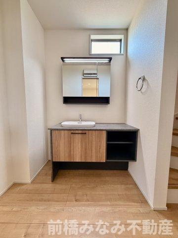 【新築】前橋市亀里町第１　１号棟(全３棟)　リーブルガーデン　新築建売分譲の独立洗面台|朝の支度にも助かる、独立の洗髪洗面化粧台
