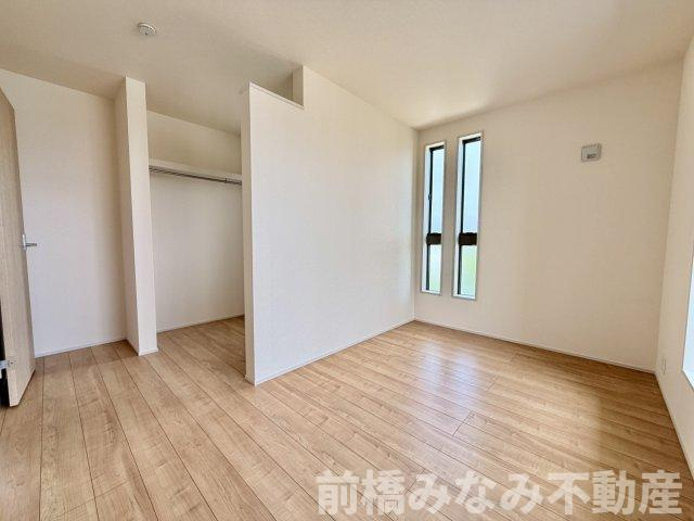 【新築】前橋市亀里町第１　１号棟(全３棟)　リーブルガーデン　新築建売分譲の洋室|使い勝手のいい洋室です