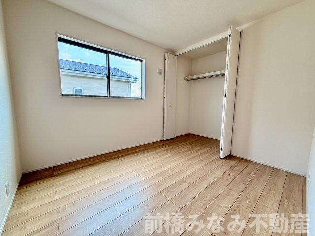 【新築】前橋市亀里町第１　１号棟(全３棟)　リーブルガーデン　新築建売分譲の洋室|きれいな洋室です