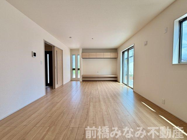 【新築】前橋市亀里町第１　１号棟(全３棟)　リーブルガーデン　新築建売分譲の居間・リビング|リビングです
