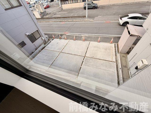 【新築】前橋市南町4丁目1期　限定1棟　ケーボックス　新築建売の前面道路含む現地写真|駐車場に車を止められます