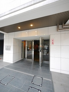 エステムプラザ川崎のエントランス