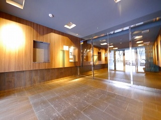 エステムプラザ川崎のエントランス