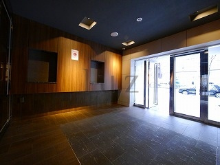 エステムプラザ川崎のエントランス