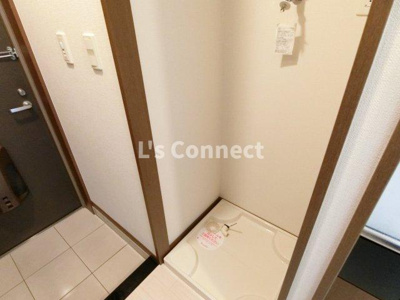 【設備】 | ガーデンさくら | 室内洗濯機置き場には排水パン付き。