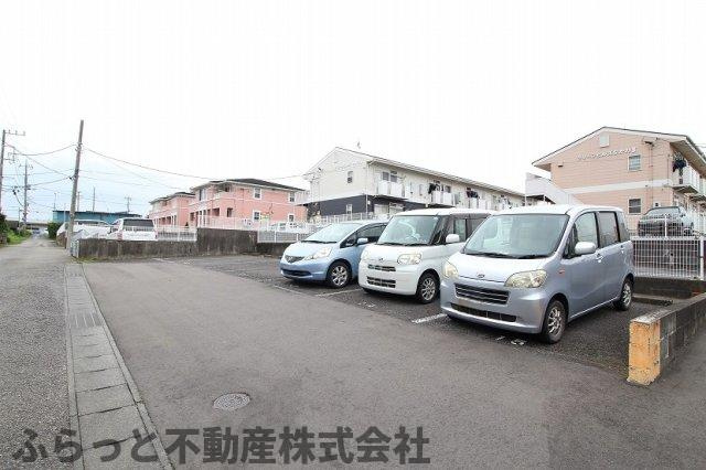グリーンヒルズなかのⅢの駐車場|カースペースがあります