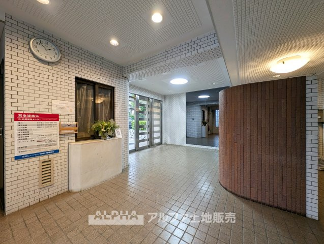河辺ビューパレー多摩川のエントランス|【lobby】
◆ロビー◆共用部は管理の行き届いた綺麗なスペース。いつも明るく家族を、来客を出迎えてくれる大切な場所です。
