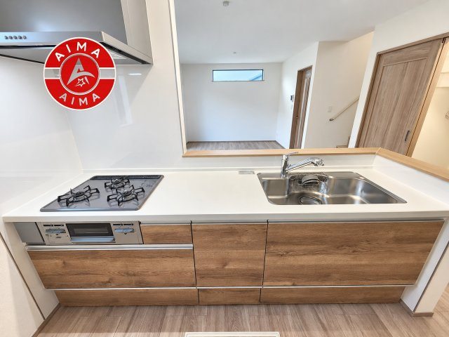 福岡市南区老司3丁目第1-2棟（A号棟）のキッチン|ご家族を近くに感じられる対面キッチンのLDK。会話もはずみそうですね。