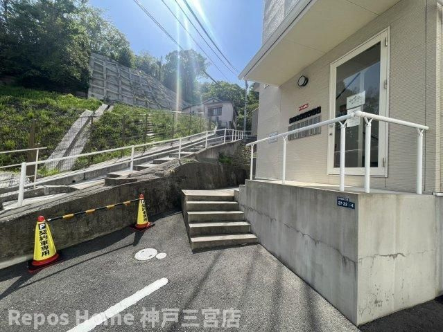 グランシャリオ山本通3のエントランス
