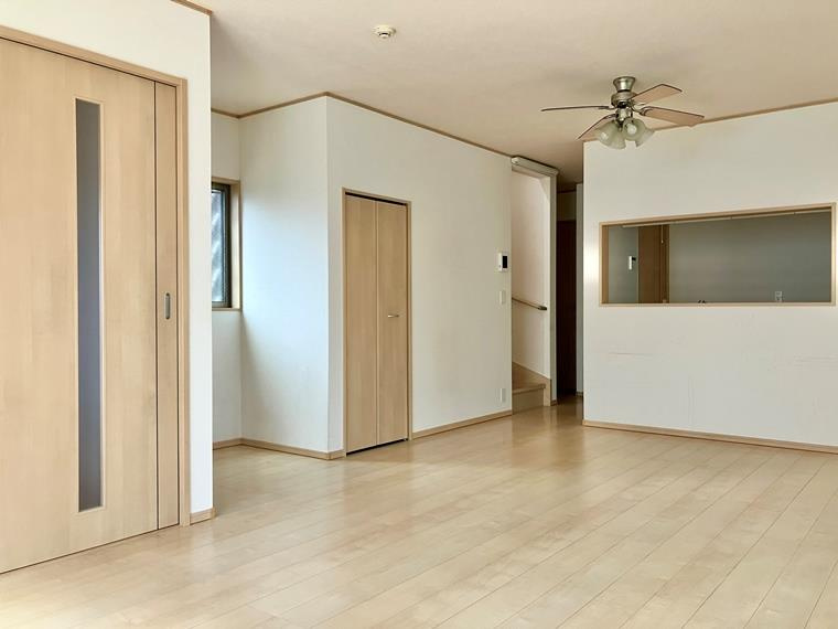 中町戸建の居間・リビング
