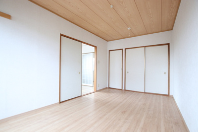 日が当たり明るい印象のお部屋です！