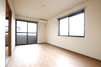 明るい印象のお部屋です！
