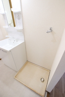 脱衣所に室内洗濯機置場があります