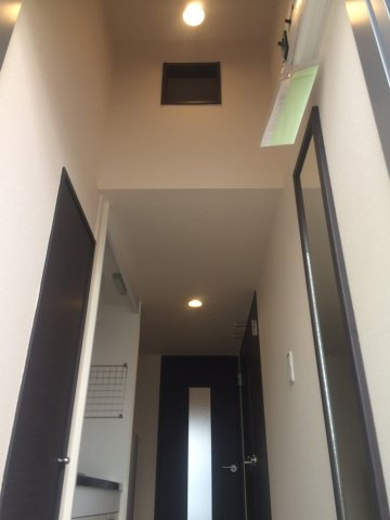 レオネクストラギ　Ⅱの玄関