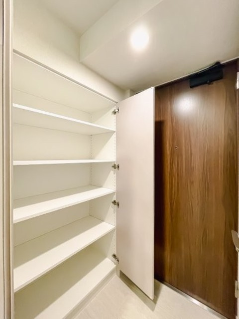 ロイヤルパークス有明の玄関|※写真は同タイプ住戸です。