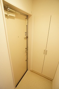 リブリ・LOTUSの玄関