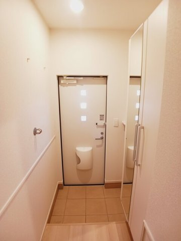 クリスタル　パレスの玄関