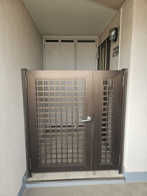 【玄関】 | 真正館 | 専用ポーチ
