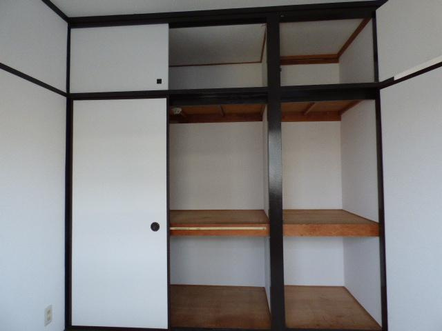 清水ビルの収納