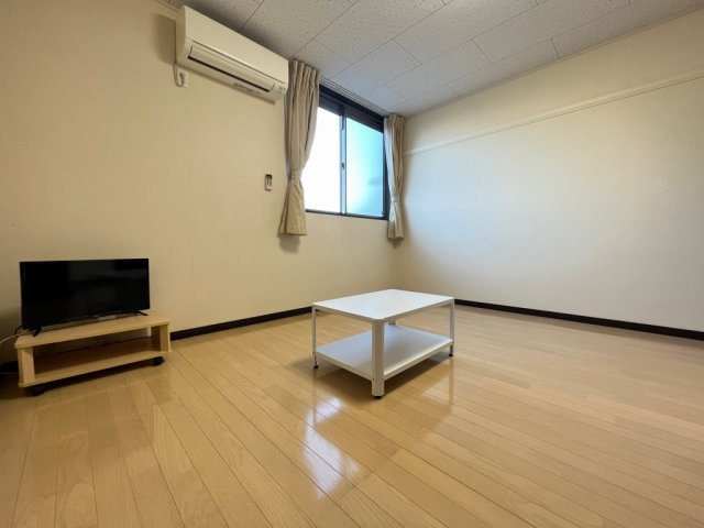 レオネクスト西椎路の居間・リビング|こちらのお部屋は家具家電なしです。