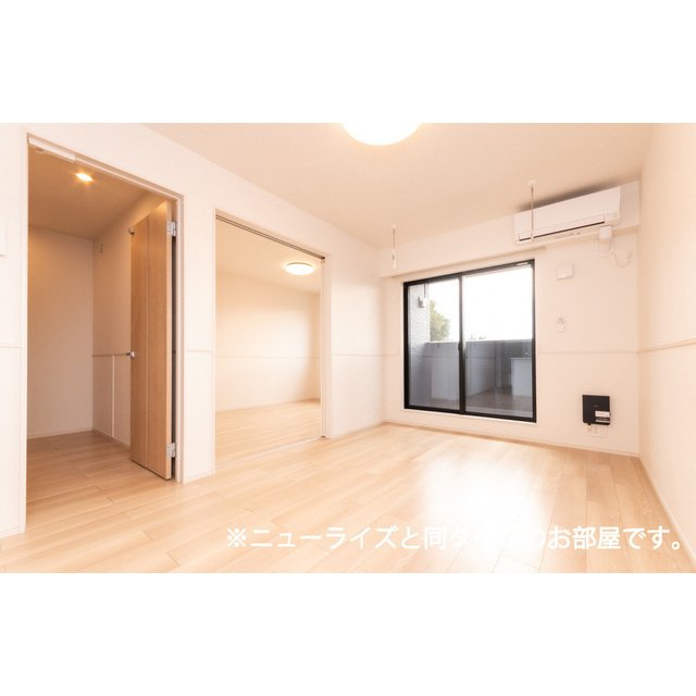 岐阜市長森本町２丁目のアパートの居間・リビング