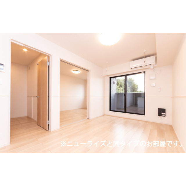 岐阜市長森本町２丁目のアパートの居間・リビング