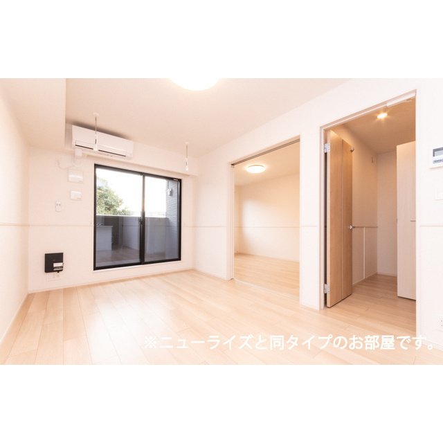 岐阜市長森本町２丁目のアパートの居間・リビング