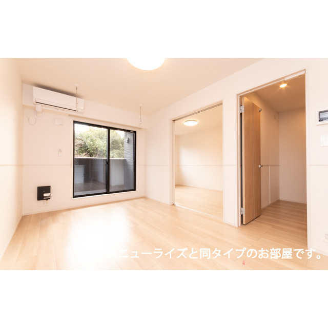 岐阜市長森本町２丁目のアパートの居間・リビング