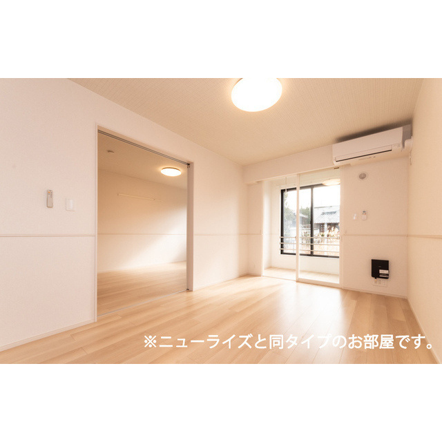 岐阜市長森本町２丁目のアパートの居間・リビング