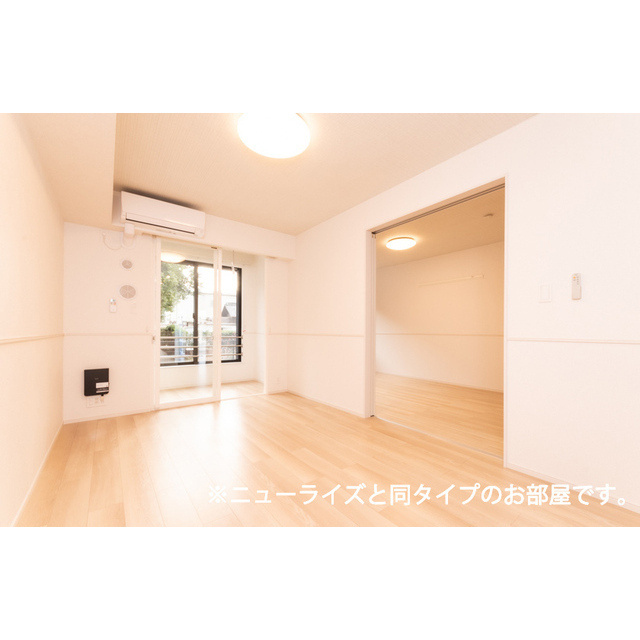岐阜市長森本町２丁目のアパートの居間・リビング