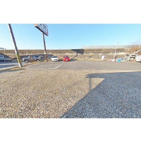 岐阜市長良の店舗一部の駐車場|砂利部分が駐車場