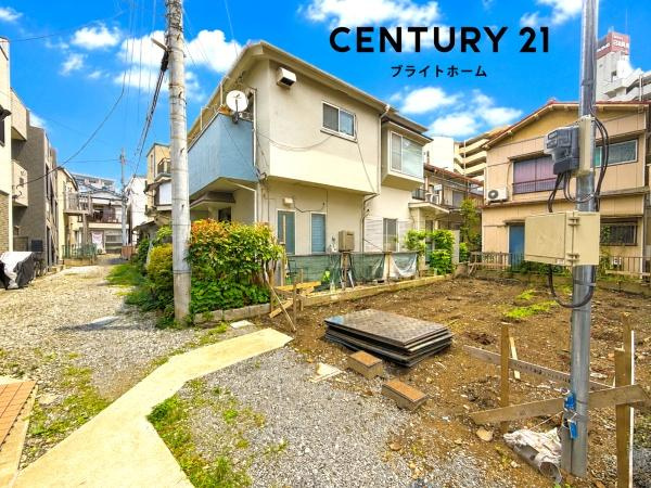 横浜市中区英町の新築一戸建の前面道路含む現地写真|駅までは平坦アプローチです。お気軽にお問い合わせください。