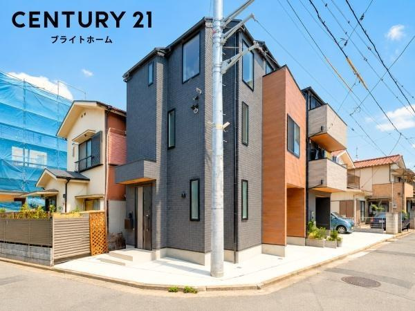 横浜市中区英町の新築一戸建の外観：施工例|同じ施工会社が建築した施工例です。
同仕様物件のご案内もさせていただきます。
※外壁・屋根・玄関等の色合いや形状は違います。