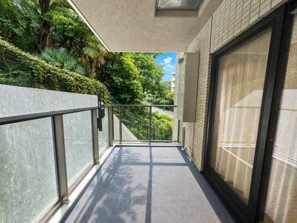 プレシス横濱山手パークフロントのバルコニー|開放的なバルコニー！
陽当り通風良好で洗濯物も良く乾きます。
風が心地よいです♪