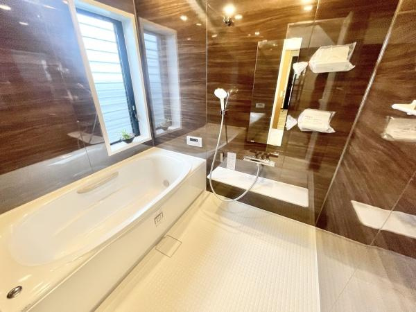 【浴室】 | 日頃の疲れを癒すにはもってこいの落ち着いた雰囲気のバスルームになります♪
