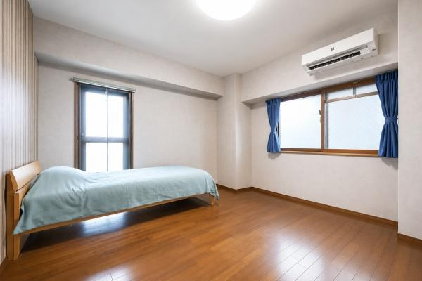タワーヒルズ西大和の洋室|■現地撮影写真■角部屋ならではの二面採光で陽当たり・通風良好なお部屋です！