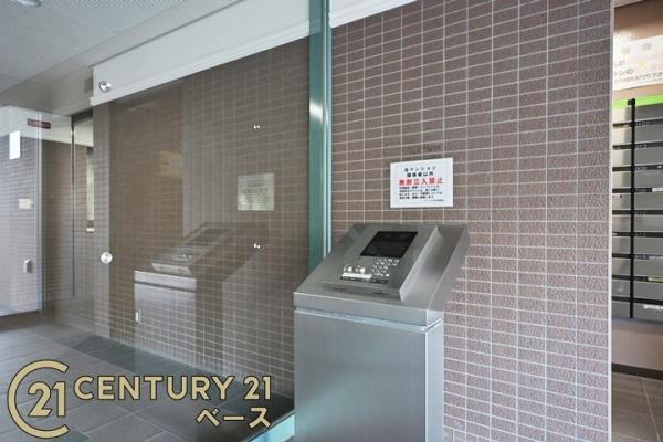 タワーヒルズ西大和のエントランス|■現地撮影写真■オートロック付で防犯面も安心！