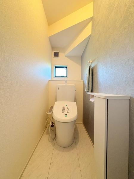 大和市福田の新築一戸建のトイレ|１階と2階にトイレがあります。多機能パネル付。