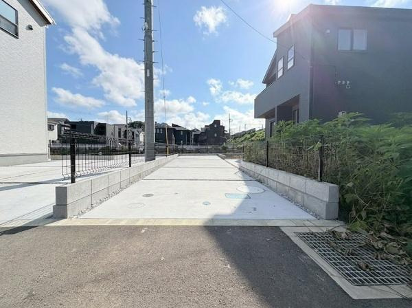大和市福田の新築一戸建の駐車場|駐車場有。正面。