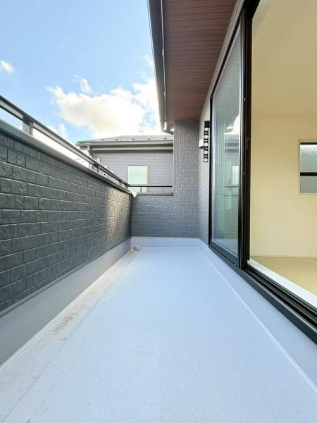 大和市福田の新築一戸建のバルコニー|奥行きがあります。