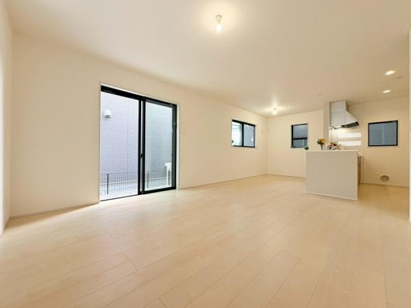 大和市福田の新築一戸建の居間・リビング|LDK18帖。
