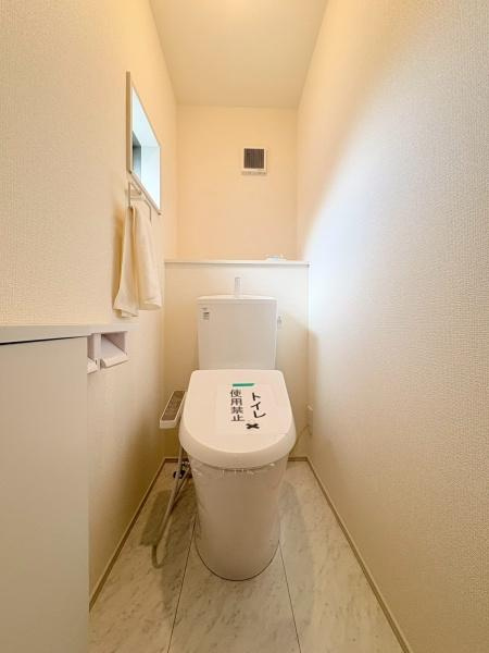 大和市福田の新築一戸建のトイレ|１階と2階にトイレがあります。多機能パネル付。