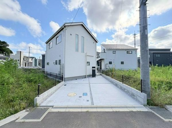 大和市福田の新築一戸建の駐車場|駐車場有。正面。