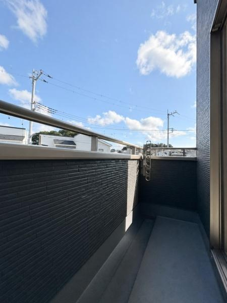 大和市福田の新築一戸建のバルコニー|横に広く日当たりも良好です。