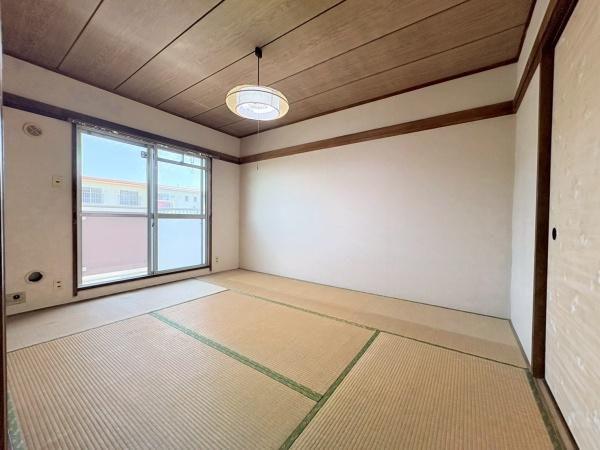 グリーンハイムいずみ野１６号棟の和室|リビング横和室のみ約6.0帖。