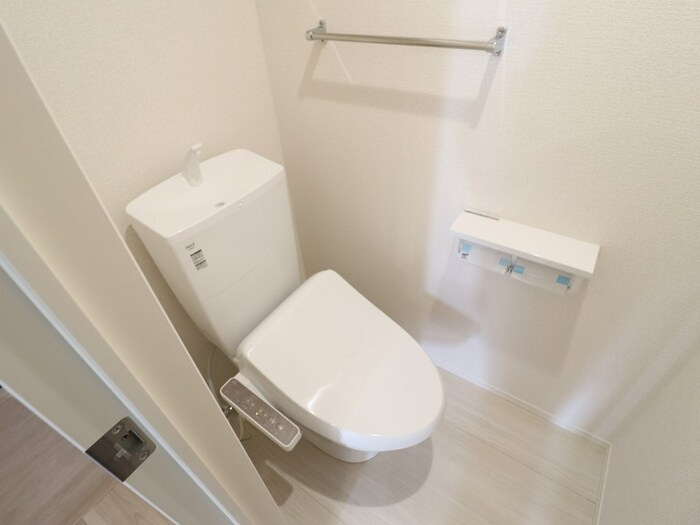 ピエドリオのトイレ|落ち着いた色調のトイレです