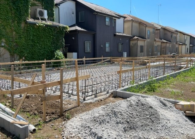 【駐車場】 | 駐車場と明記されていても、最小スペースでつくられた駐車場だと大型車は駐車できなかったり、出入りしにくくなったりする可能性があります。お車のサイズと購入したい物件の駐車場のサイズを現地で確認しましょう。