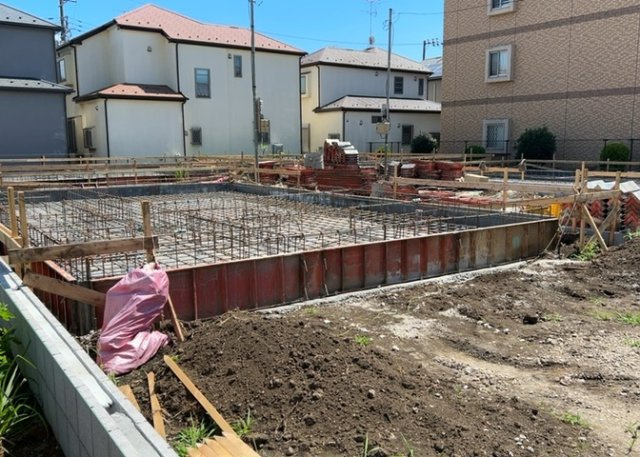 【構造・工法・仕様】 | 木造住宅とは土台、壁、柱など建築物の強度を支える構造体の材に木が使用されている構造を指します。構造体は建物の自重を支えるだけではなく風圧や水圧、積裁荷重などあらゆる衝撃に耐えるための基礎です。